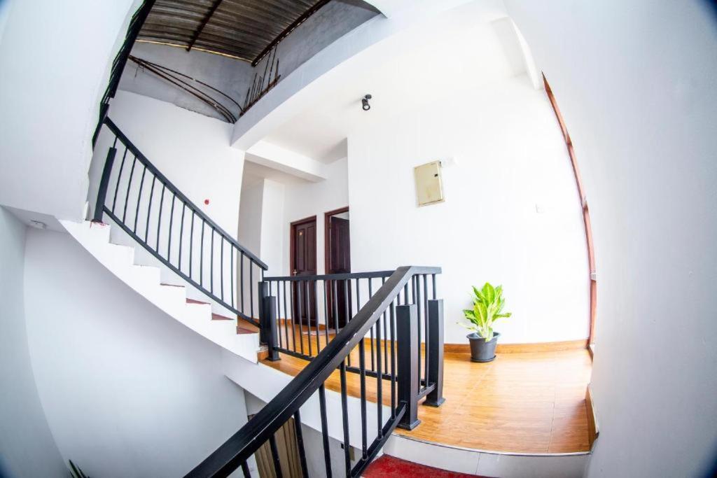 Hotel Blue Bird Negombo Exterior photo