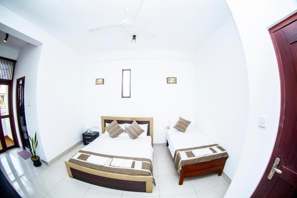 Hotel Blue Bird Negombo Exterior photo
