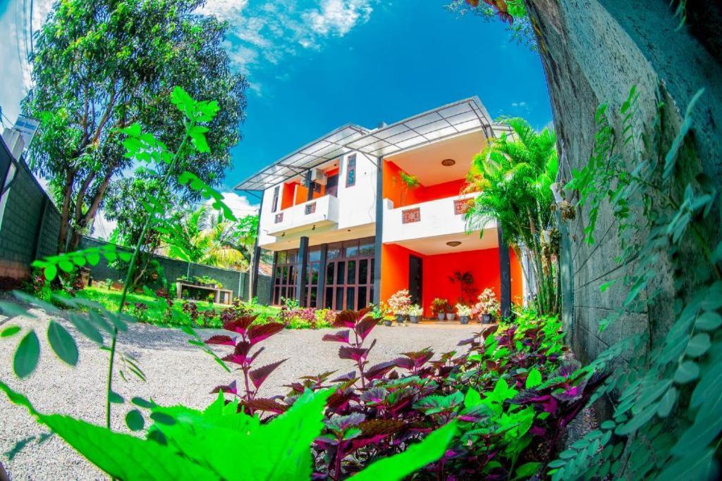 Hotel Blue Bird Negombo Exterior photo