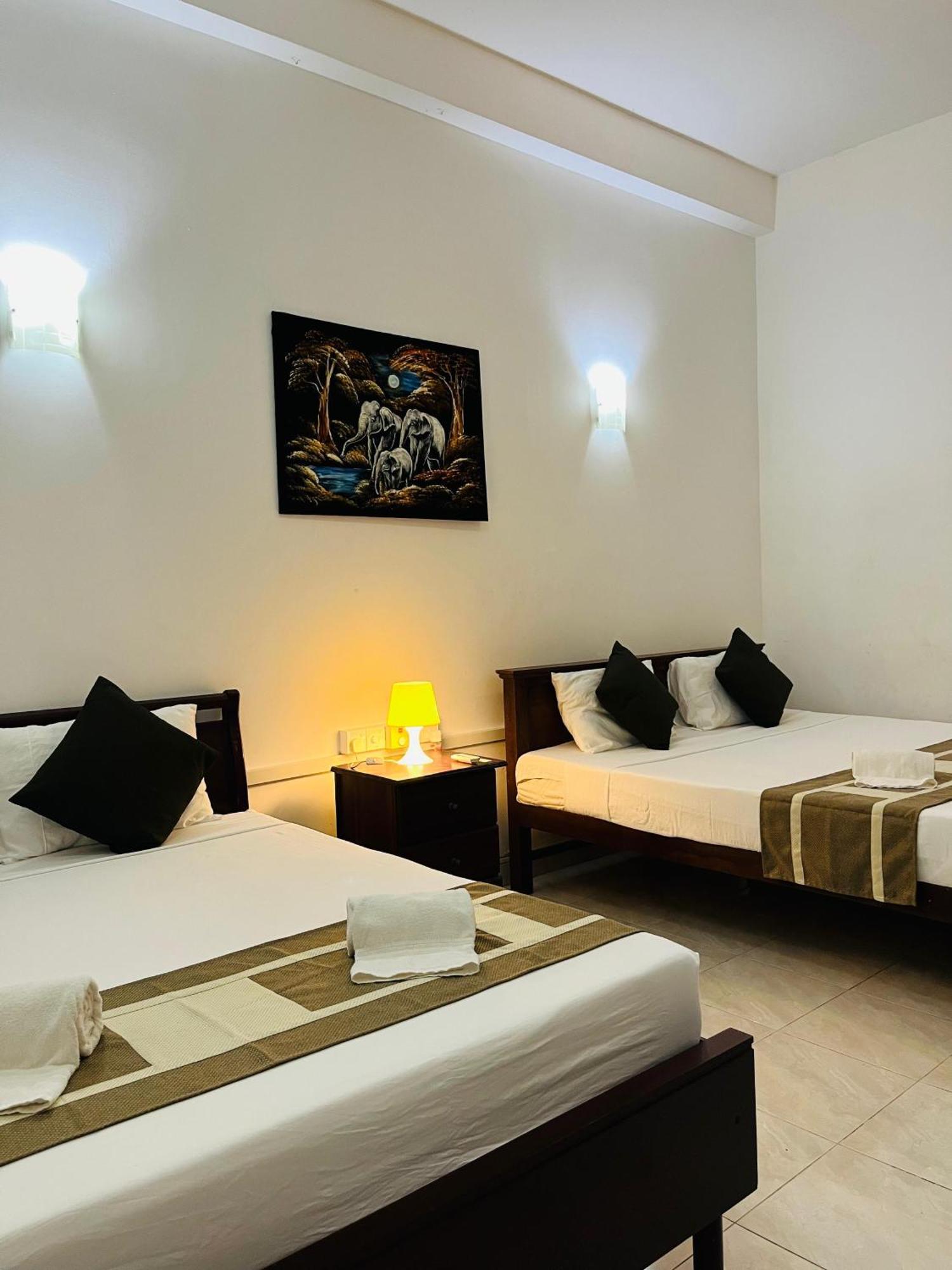 Hotel Blue Bird Negombo Exterior photo