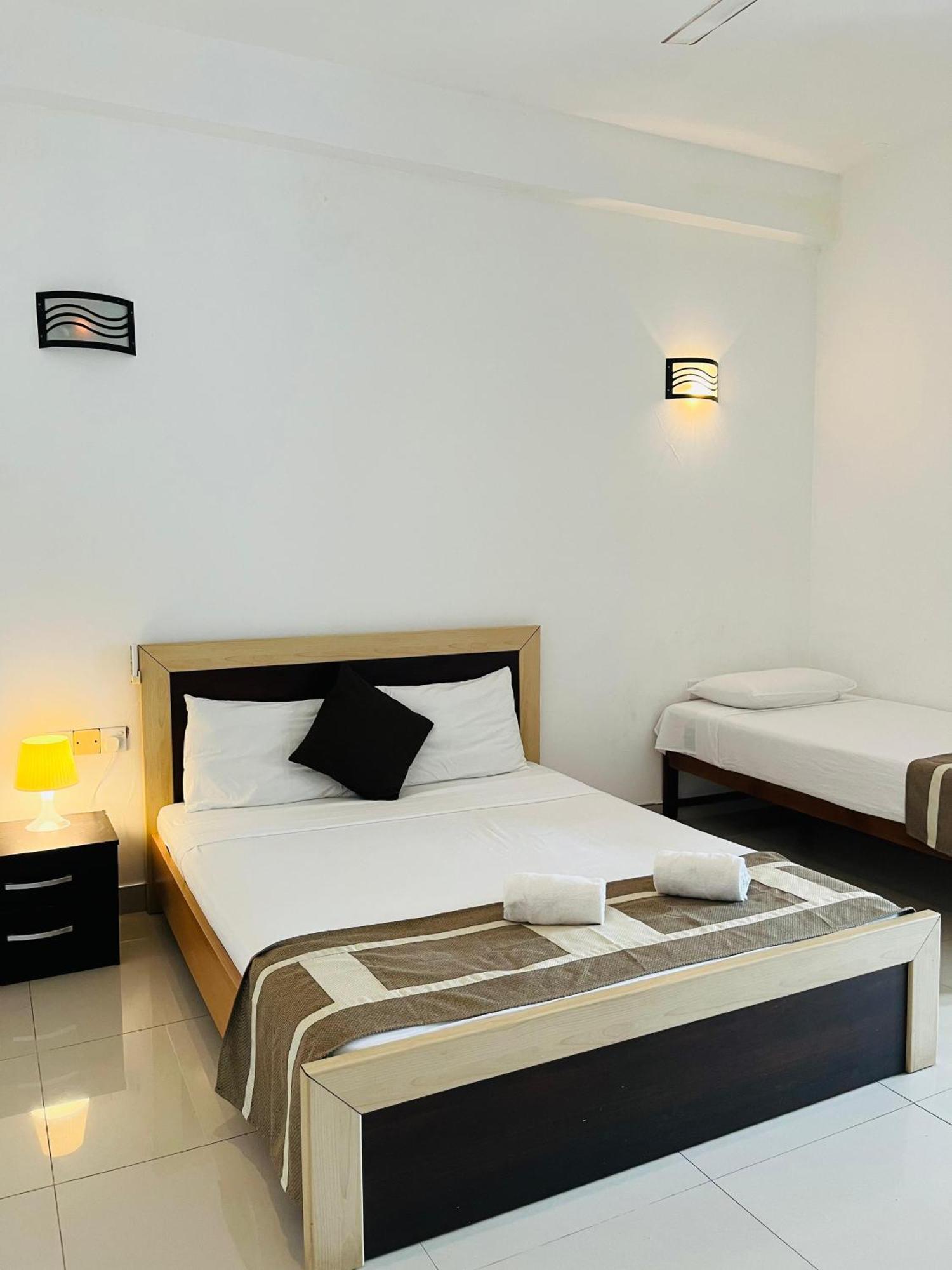 Hotel Blue Bird Negombo Exterior photo